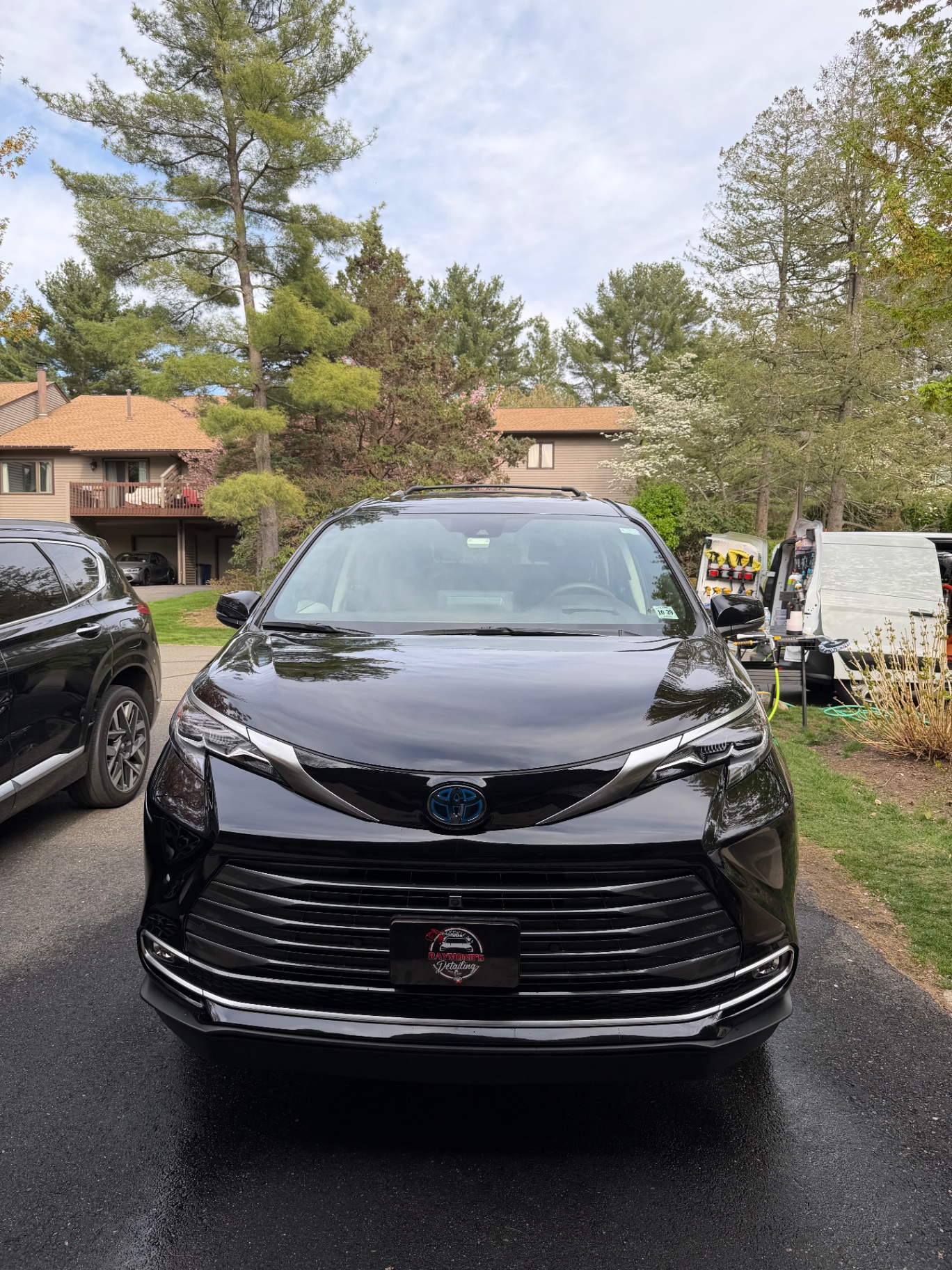 Black Toyota Sienna with deep gloss paint after detailing